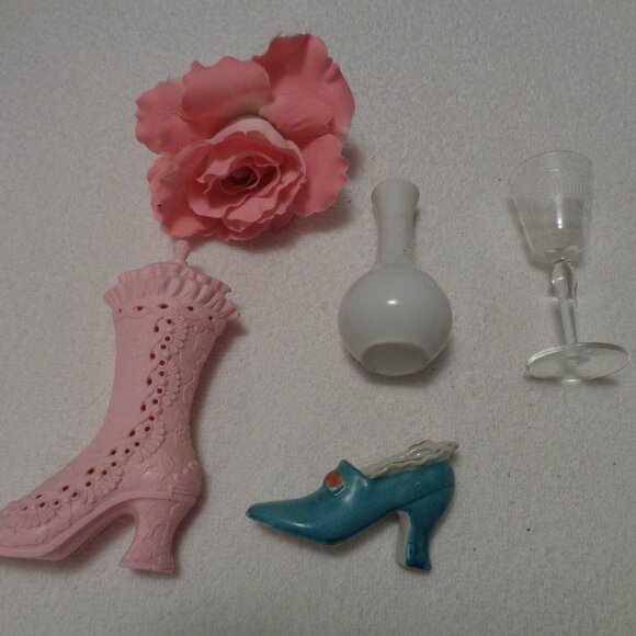 VINTAGE OLD PINK SHOE TINY BLUE SHOE TINY ETCHED GLASS SM GRAPES VASE LOT OF 4 - Picture 9 of 9